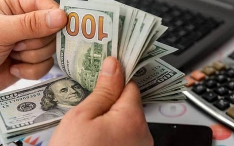 بكام سعر 100 دولار في العراق اليوم؟ أسعار الدولار في السوق الرسمي وبورصتي الكفاح والحارثية