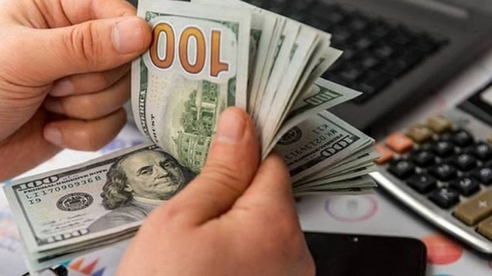 بكام سعر 100 دولار في العراق اليوم؟ أسعار الدولار في السوق الرسمي وبورصتي الكفاح والحارثية