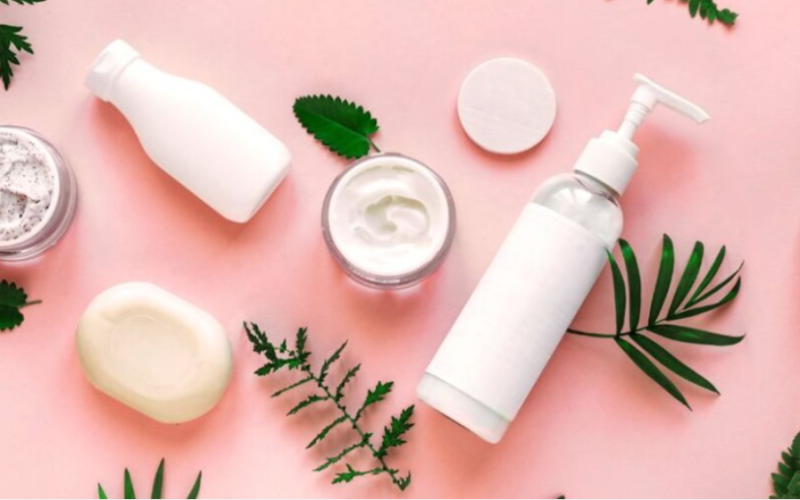 طرق العناية بالبشرة.. دليل شامل للحفاظ على بشرة صحية ومشرقة