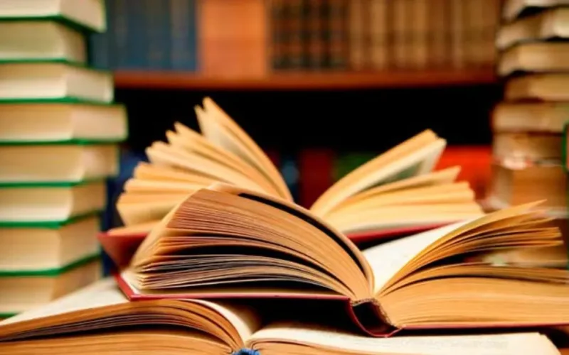 أشهر 10 كتب عربية حققت ضجة في 2025: قائمة لا بد من قراءتها